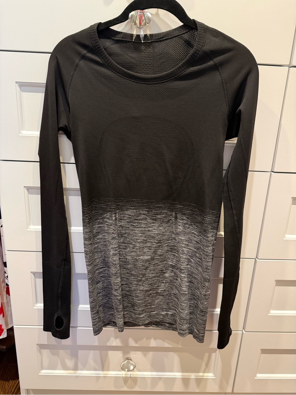 Lululemon Swiftly sz 6 Seamless Long-Sleeve Women's Active Top - Black and Gray